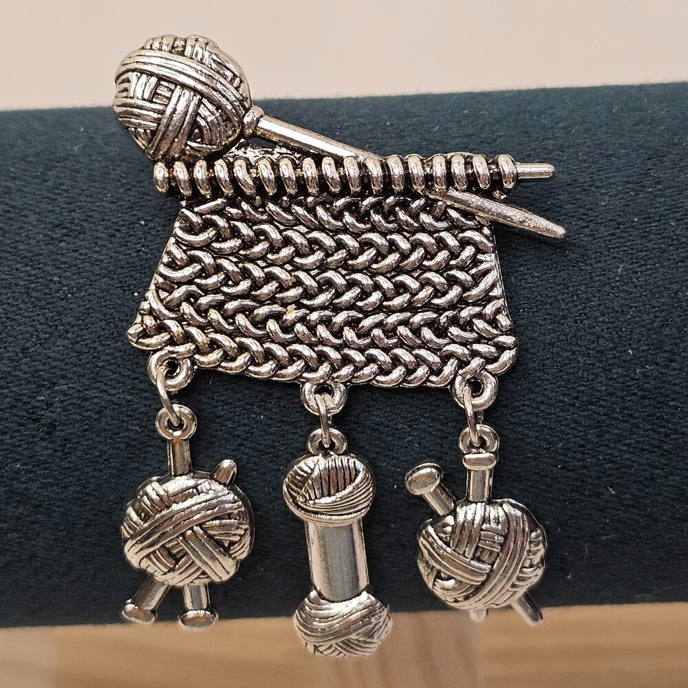 Silver Tone Knitting Brooch Charms Unmarked Pin Dangling Yarn Needles